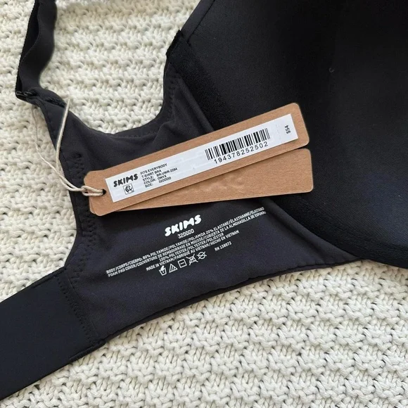 NWT SKIMS Classic Black Women's Bra - Picture 5 of 6
